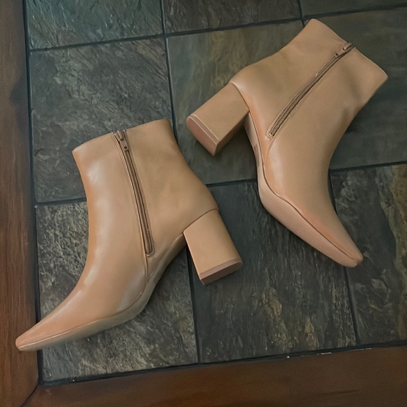 Journee Collection Haylinn Tan Zip up bootie- Tru Comfort Foam Insole- size 8.5 - Picture 3 of 13